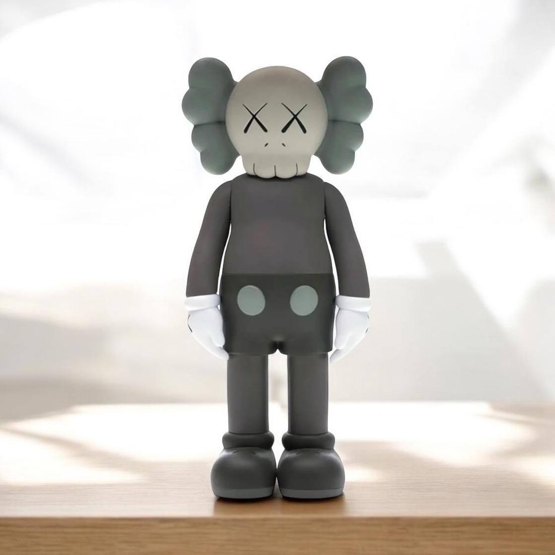 KAWS - PAINTED CAST VİNYL